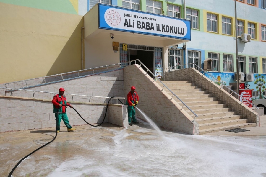 Karaköprü’de Eğitim Sezonu Öncesi Okullarda Temizlik  