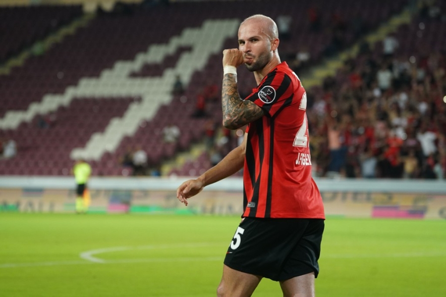  Joao Figueiredo: "Hedefim en az 20 gol atmak"  