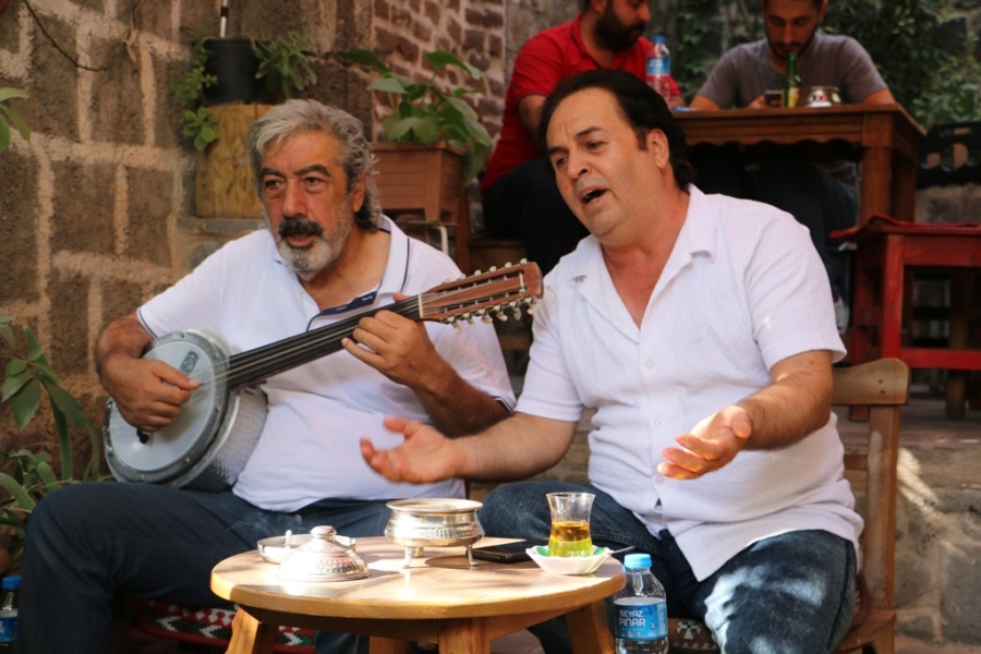 Tarihi mekanda Diyarbakır türküleri geleneği yaşatılıyor 