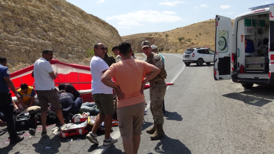 Gercüş’te 2 yamaç paraşütçüsü yere çakılarak ağır yaralandı  