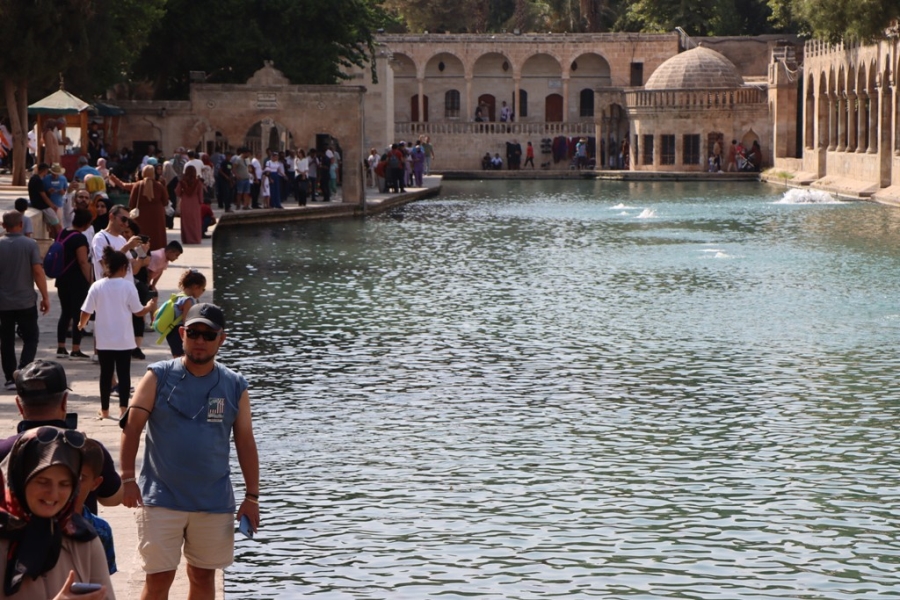 Balıklıgöl turist akınına uğradı  
