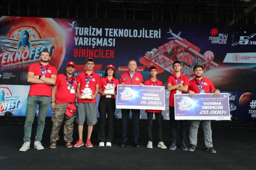TEKNOFEST ‘Turizm Teknolojileri’ kategorisinde birincilik HKÜ’lü öğrencilerin  