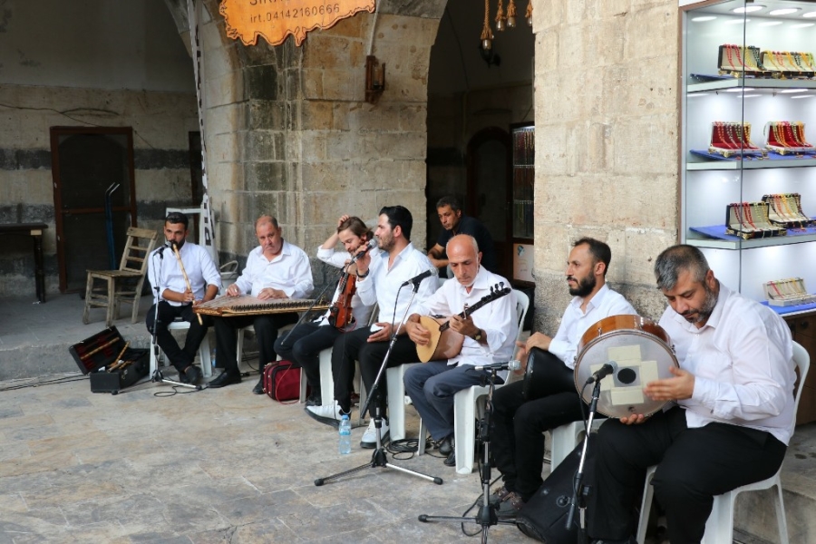 Tarihi Gümrük Han’da Urfa ezgileri yankılandı  