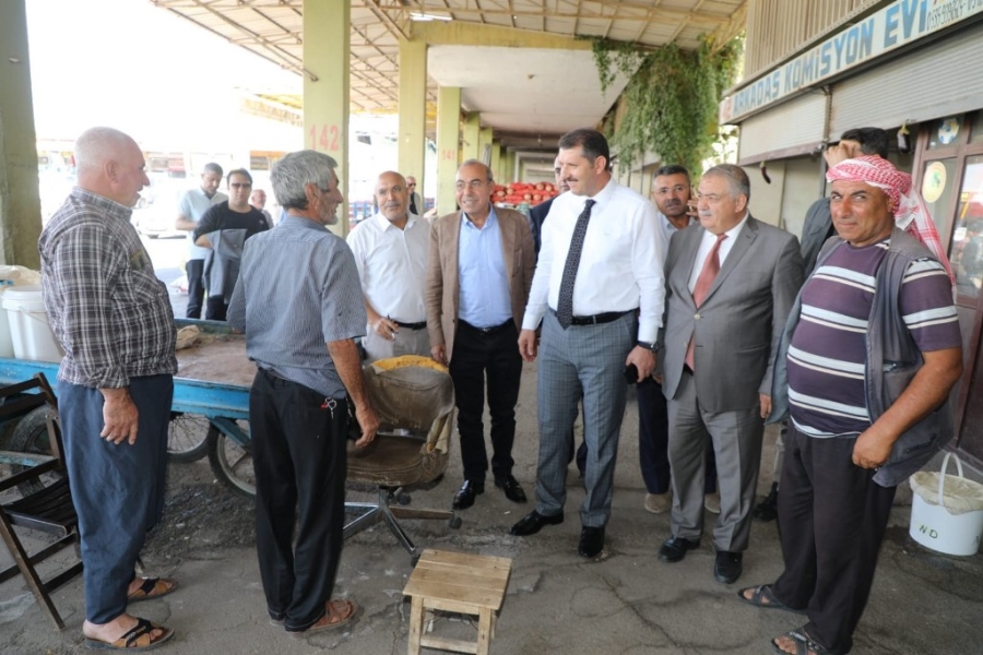 Vali Ayhan hal pazarı esnafıyla bir araya geldi  