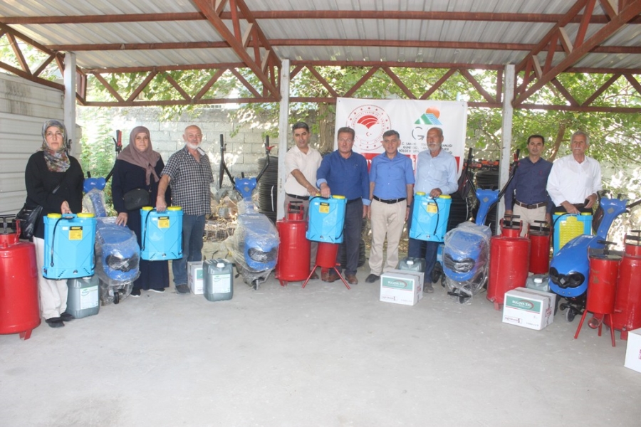 Çiftçilere tarım aletleri dağıtıldı  