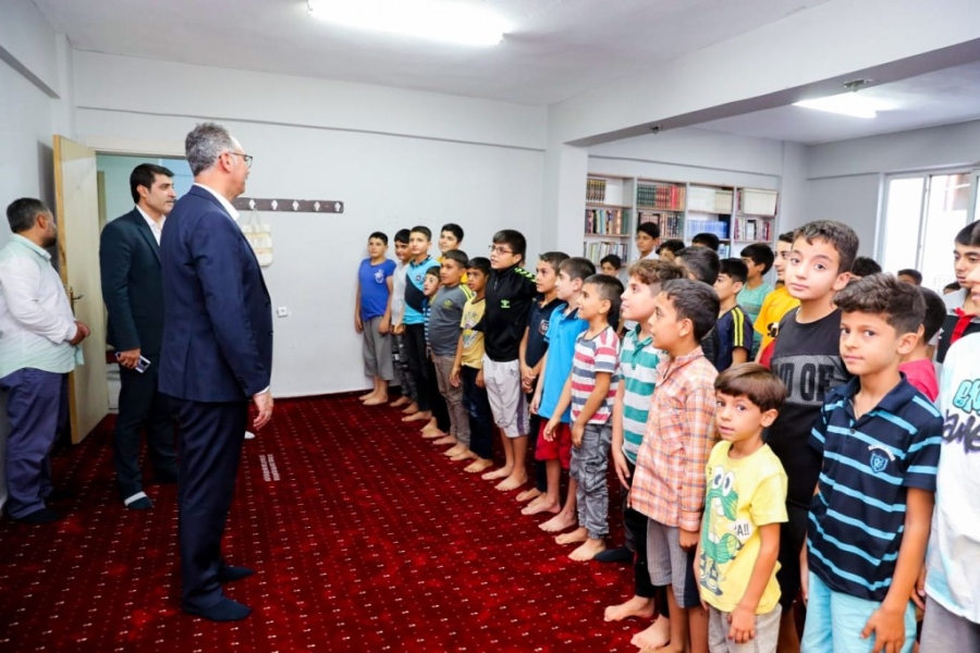 Eyyübiye'de çocuklara hediye 