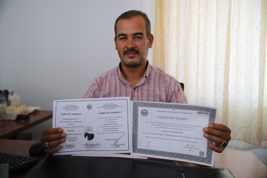 İlkokulda 'doçent' öğretmen