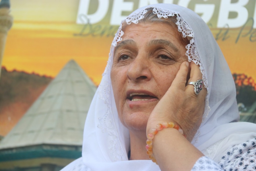 Sesiyle erkek dengbejleri gölgede bıraktı  