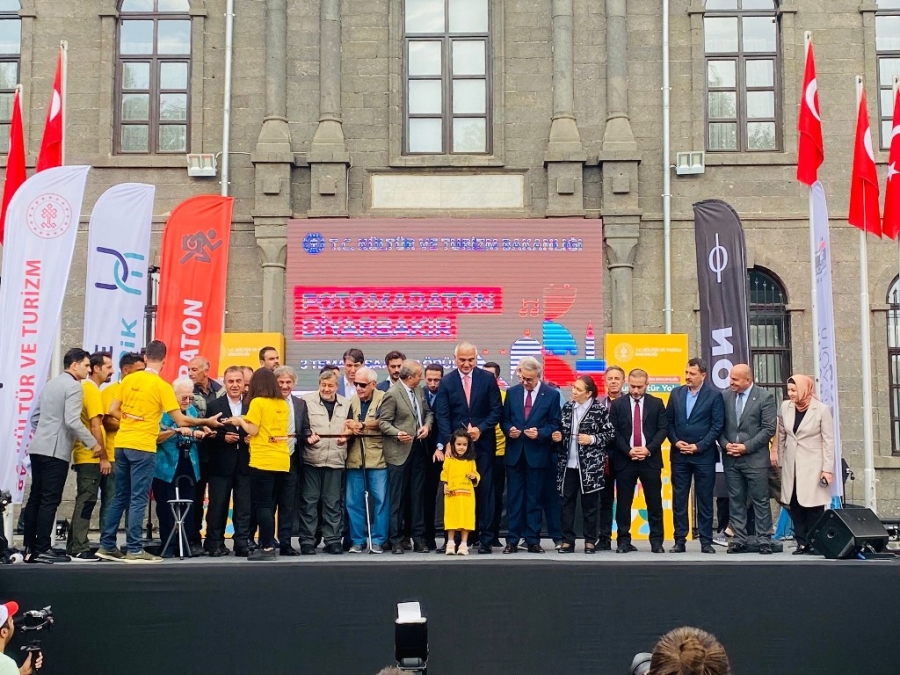 Bakan Ersoy stardı verdi, festival başladı