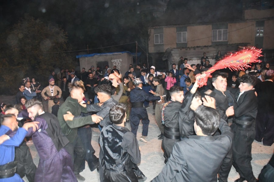 Köy meydanları düğünlerde şenleniyor 
