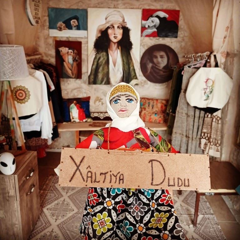 BU DÜKKANDA HER ŞEYİN BİR HİKAYESİ VAR