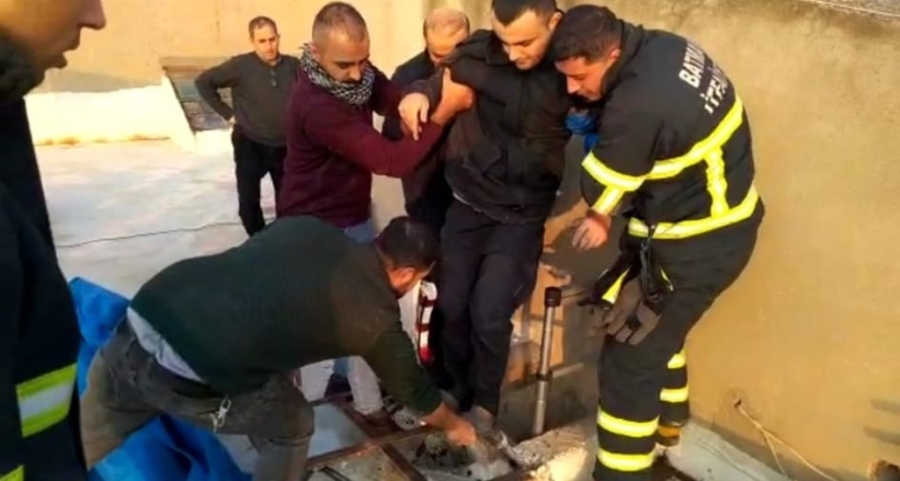 Havalandırma boşluğuna düşen genç, canının derdine değil, sigaranın derdine düştü