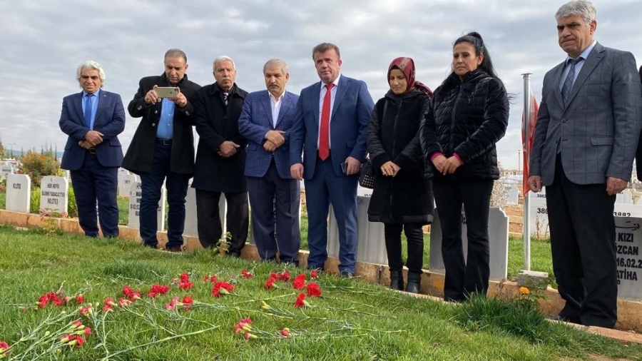 Hayatını kaybeden öğretmen mezarı başında anıldı  