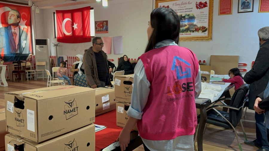 Hasta yakınlarına et dağıtıldı