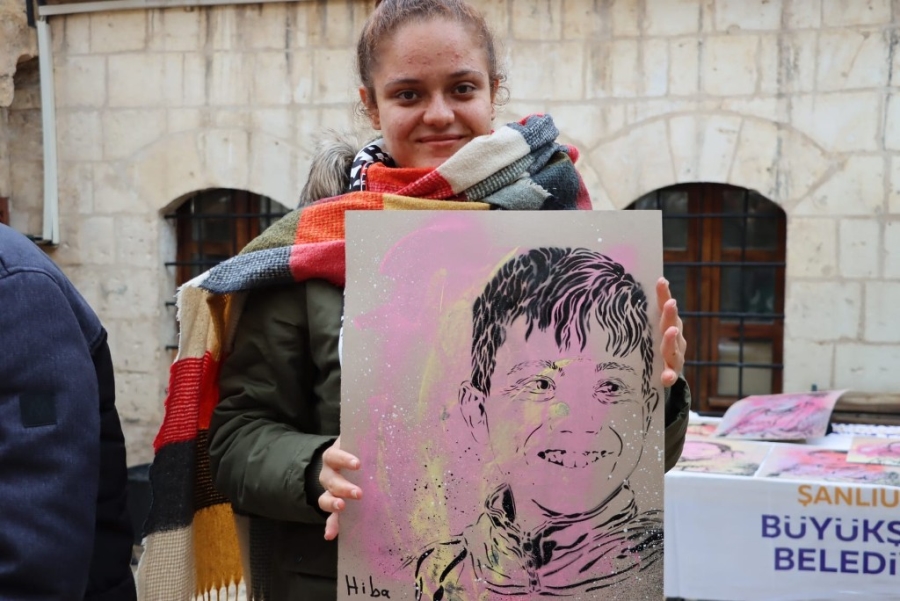 İtalyan ressam savaş mağduru çocukları resmetti  