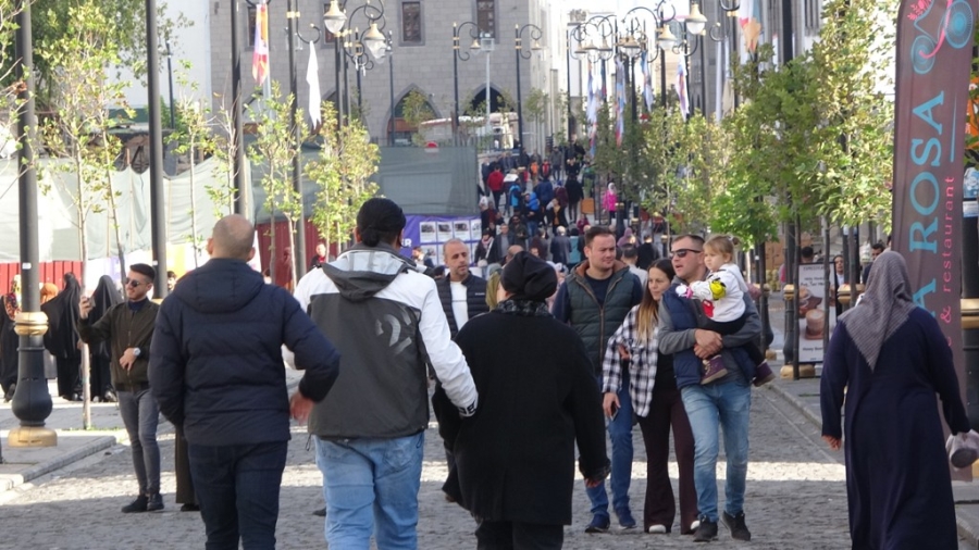  Diyarbakır’ın 'İstiklal Caddesi'ne yoğun ilgi  