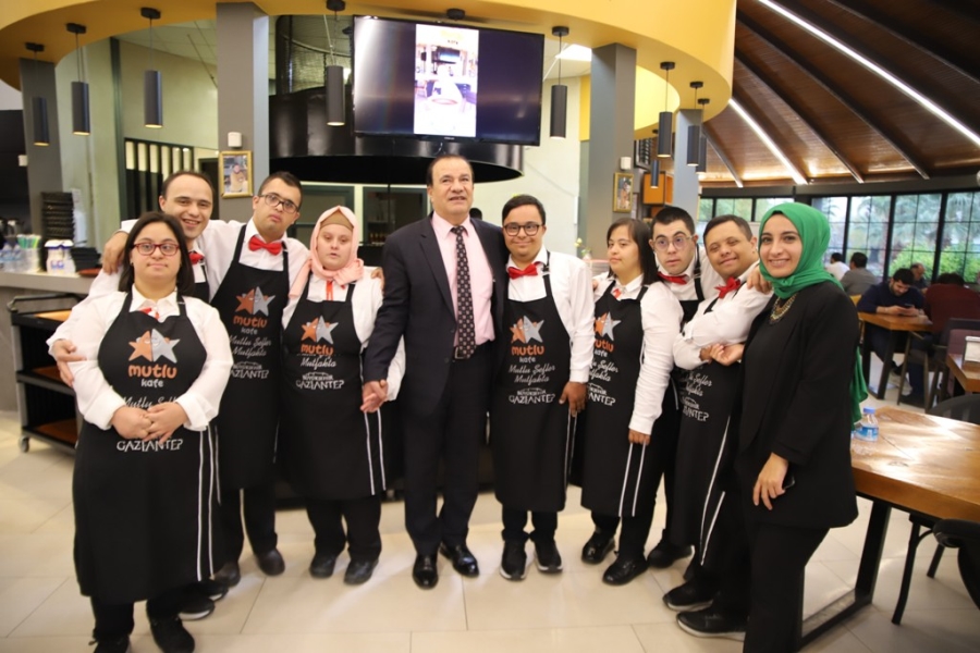 Bu kafenin çalışanlarını görenler uğramadan geçemiyor  