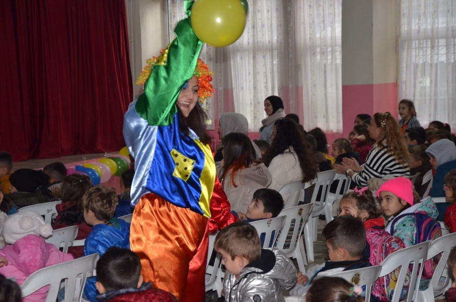 Uludere’de minik öğrenciler tiyatro ile tanıştı  