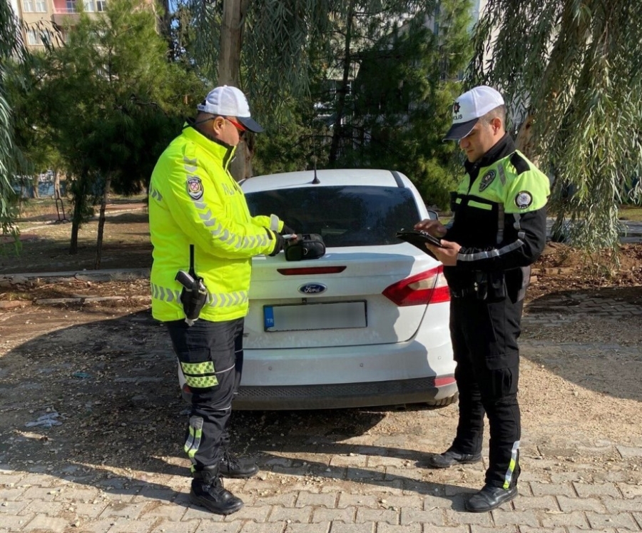 Ambulansa yol vermeyen sürücüye cezai işlem  