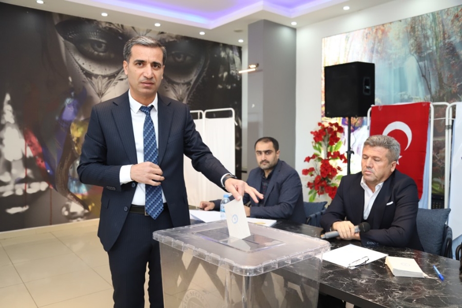 İki adayın yarıştığı kongrede mevcut başkan güven tazeledi  