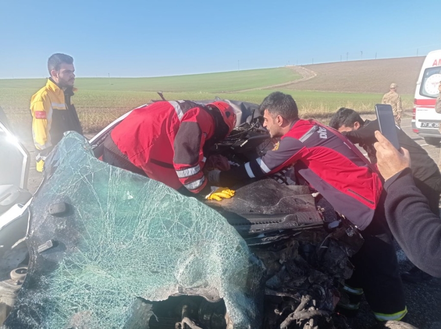 Diyarbakır’da feci kaza: 1 ölü, 2 yaralı  