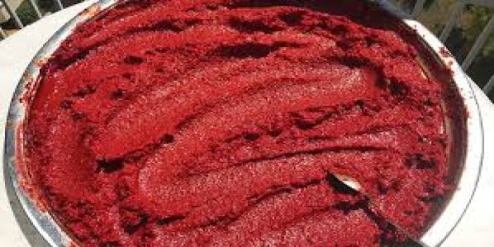 Salçayı böyle saklayın! Asla küflenme sorunu oluşmuyor ve salça uzun süre dayanıyor