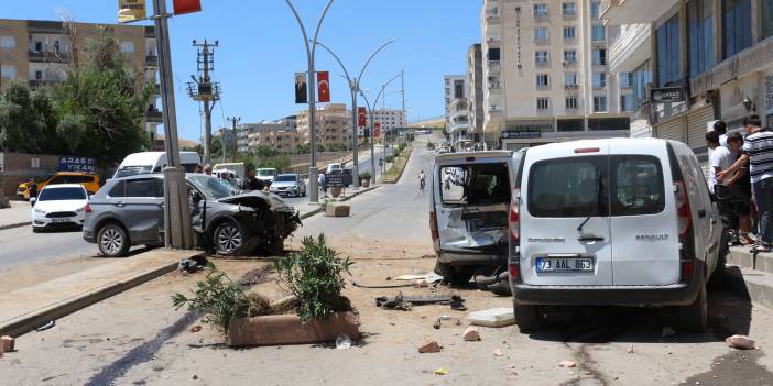 Cizre’de Zincirleme Kaza: 2’si Kadın 4 Yaralı