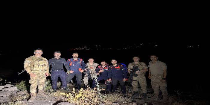 AFAD ve Mehmetçik, Şırnak'ta Dağda Mahsur Kalan 2 Mühendisi Kurtardı