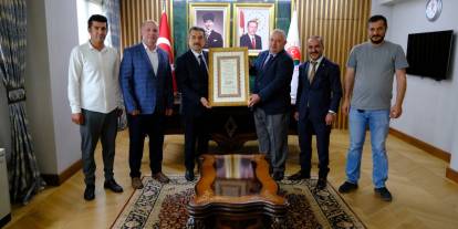 İhlas Vakfı kurucular kurulu üyeleri Vali Ekici ile bir araya geldi