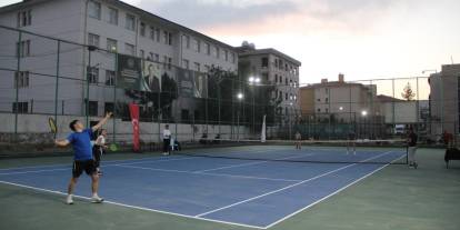 Cizre’de ilk geleneksel kort tenis heyecanı yaşandı