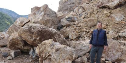Dev kayalar yolu ulaşıma kapandı