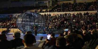 UCI Dağ Bisikleti Eliminatör Dünya Şampiyonası seremonisinde şovlar ve gösteriler adeta nefes kesti