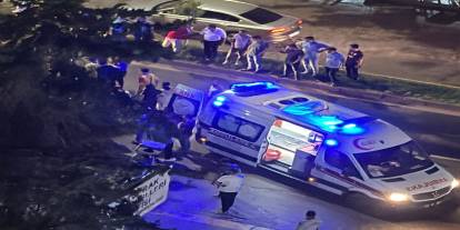 Diyarbakır'da motorkurye yayalara çarptı: 3 yaralı