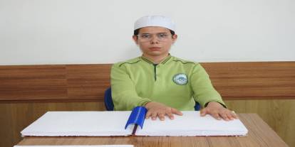 Görme engelli depremzede genç 15 ayda hafız oldu