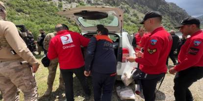 Kızılay ekibinden arama çalışmalarına katılanlara sıcak yemek