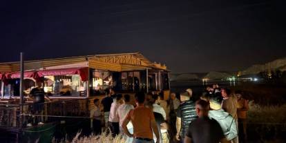 Şanlıurfa’da restoran Fırat Nehri'nde sürüklendi, müşteriler büyük bir korku yaşadı
