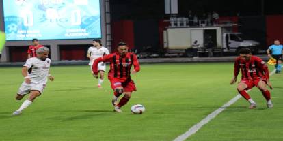 Vanspor FK Evinde Şov Yaptı: Elazığspor'u 4-1 Mağlup Etti