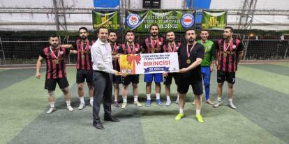 Bir toplumun yetişmesini sağlayan eğitimciler, hünerlerini yeşil sahada da sergiledi