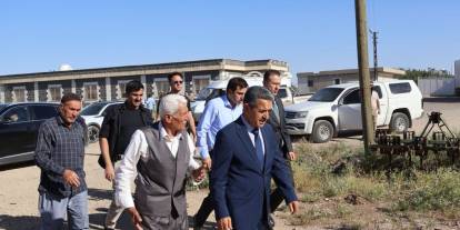 Şırnak Valisi Ekici, İdil’de yol çalışmalarını inceledi, köylülerin derdini dinledi