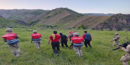 Ot toplamaya gittikleri bölgede kaybolan çiftin yardımına jandarma yetişti