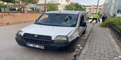 Hafif ticari araç ile scooter çarpıştı: 2 çocuk yaralandı