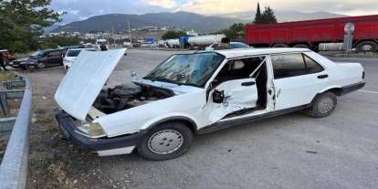 Kamyonet ile otomobil çarpıştı: 1 yaralı