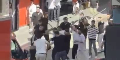 Cizre’deki taşlı sopalı kavgada 3 kişi yaralandı, cadde ve hastane önü savaş alanına döndü