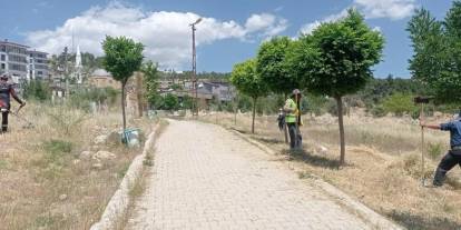 Şırnak'ta mezarlıklarda bayram temizliği