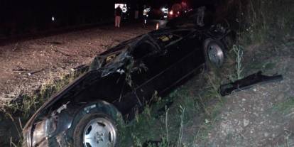 Şarampole devrilen Mercedes kağıt gibi ezildi
