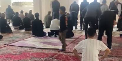 Hakkari'de Yarım Yamalak Camide 10 yıl sonra ilk namaz ve bayram coşkusu yaşandı