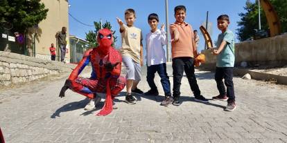 Yerli örümcek Adam Mardin'de