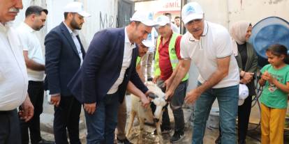 Şanlıurfa’da yetim ailelere canlı kurbanlık dağıtıldı