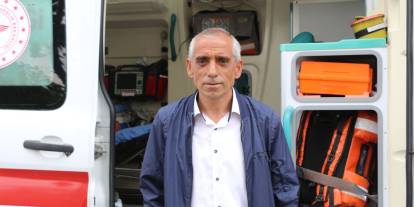Ürettiği deli balı tattı, hastanelik oldu