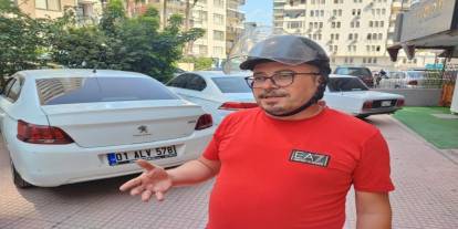 Ceza yediği günden beri otomobile kasksız binmiyor